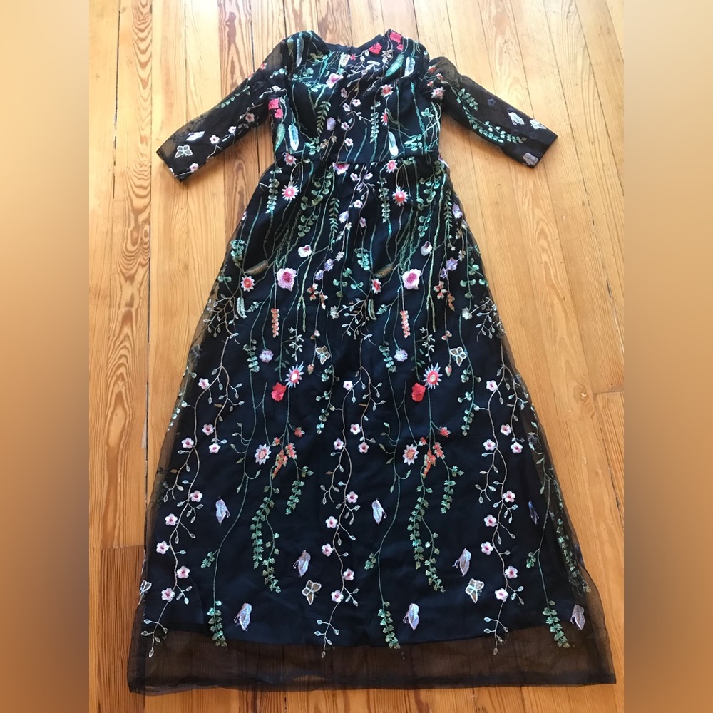 NEW WITHOUT TAG EMBROIDERED FLORAL DRESS-SZ 6